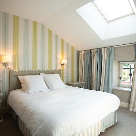 Le Square Hotel Astaffort Bagian luar foto