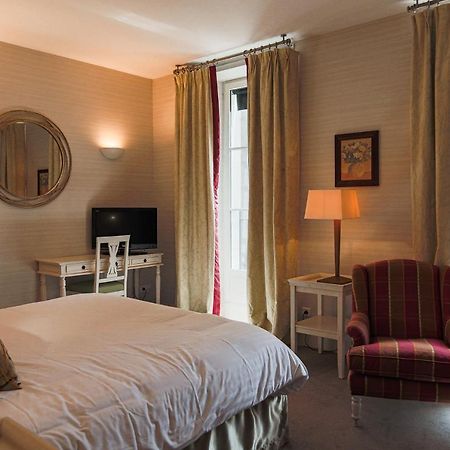 Le Square Hotel Astaffort Bagian luar foto