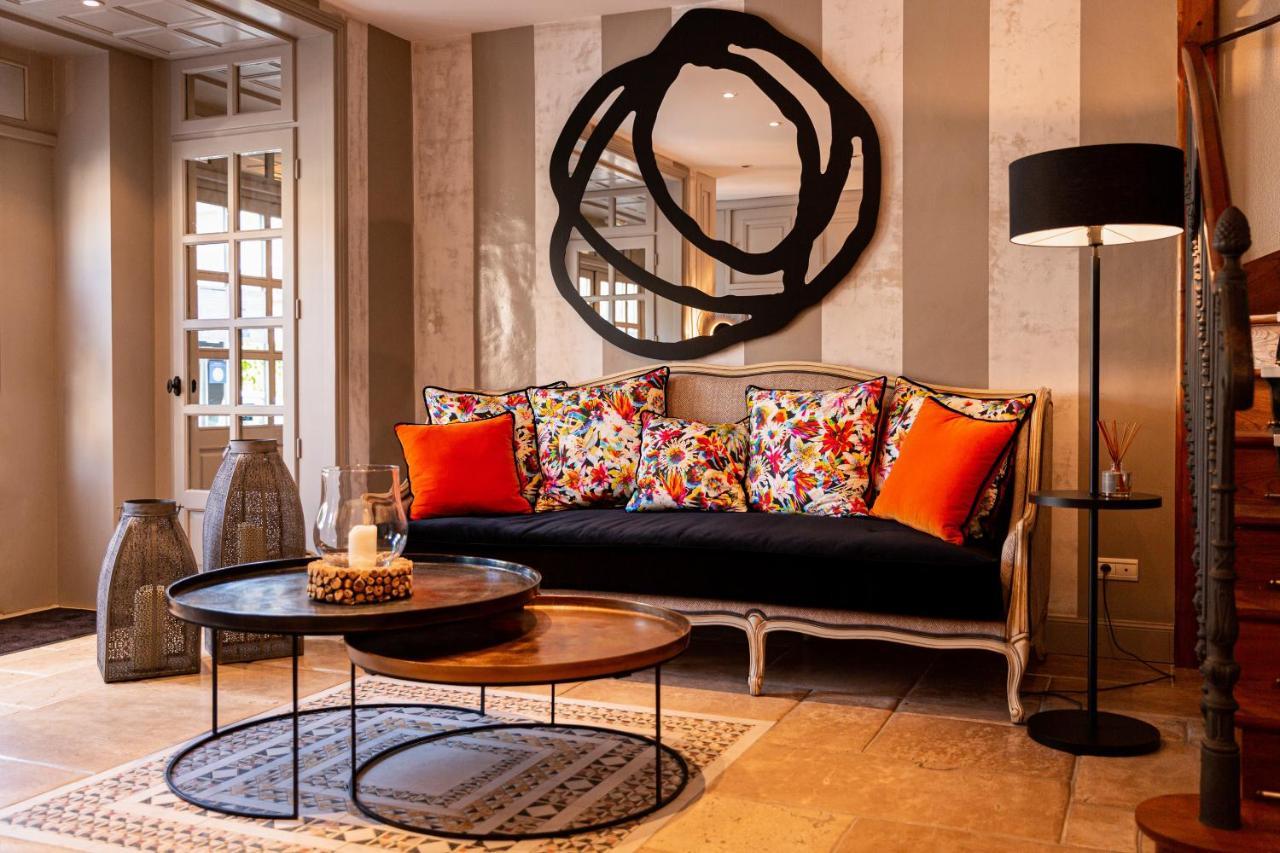 Le Square Hotel Astaffort Bagian luar foto