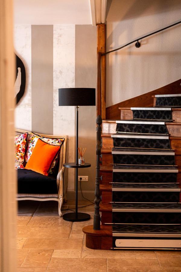 Le Square Hotel Astaffort Bagian luar foto