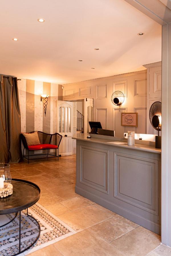 Le Square Hotel Astaffort Bagian luar foto