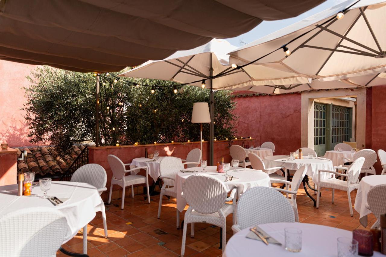 Le Square Hotel Astaffort Bagian luar foto
