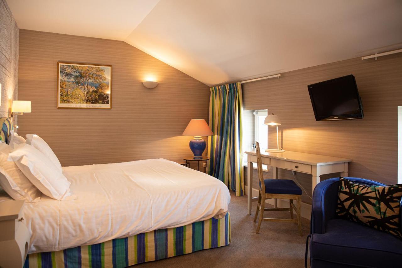 Le Square Hotel Astaffort Bagian luar foto