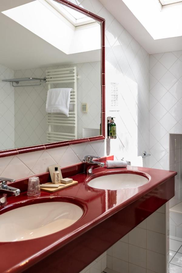 Le Square Hotel Astaffort Bagian luar foto