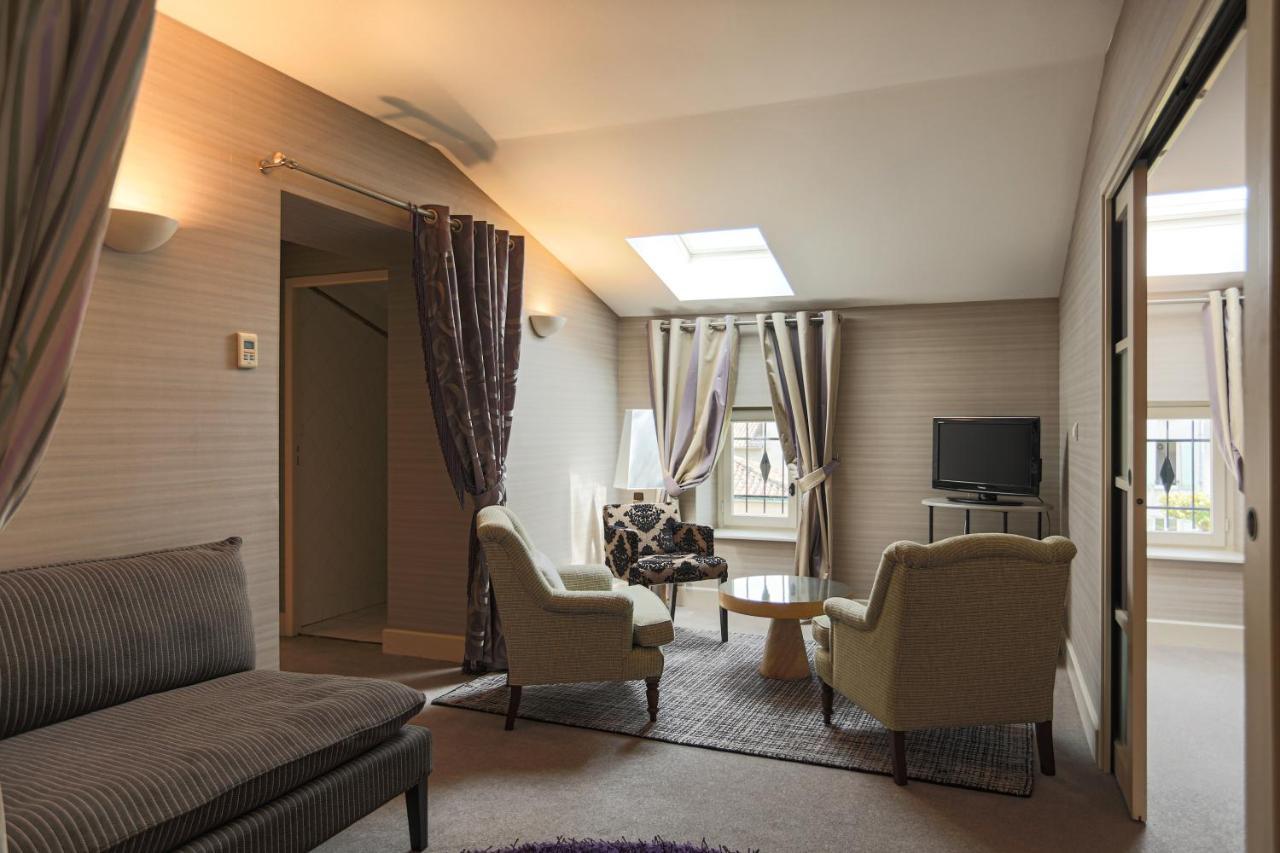 Le Square Hotel Astaffort Bagian luar foto
