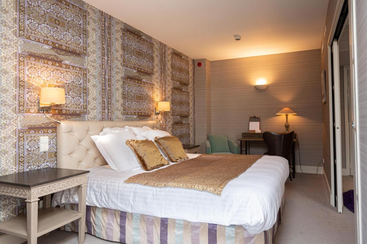 Le Square Hotel Astaffort Bagian luar foto