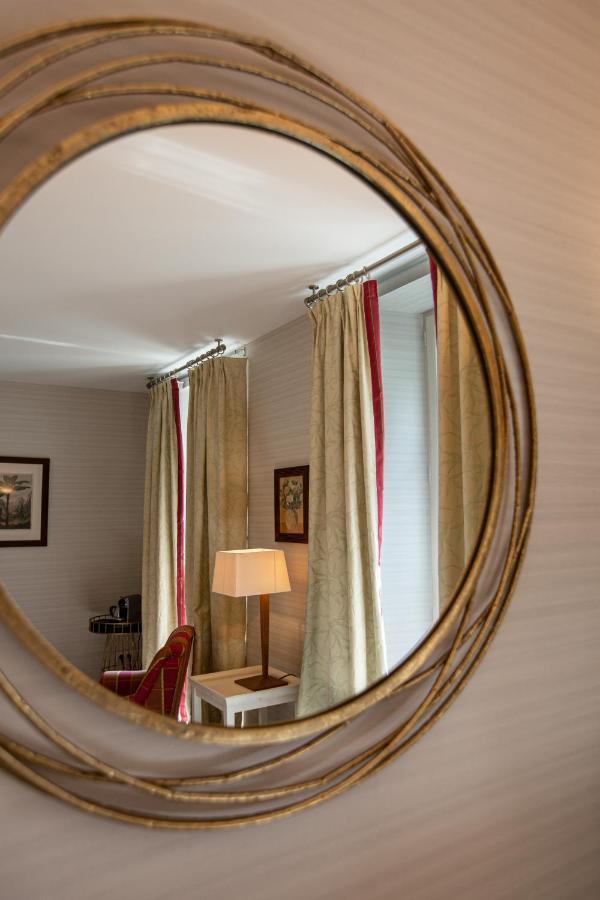 Le Square Hotel Astaffort Bagian luar foto