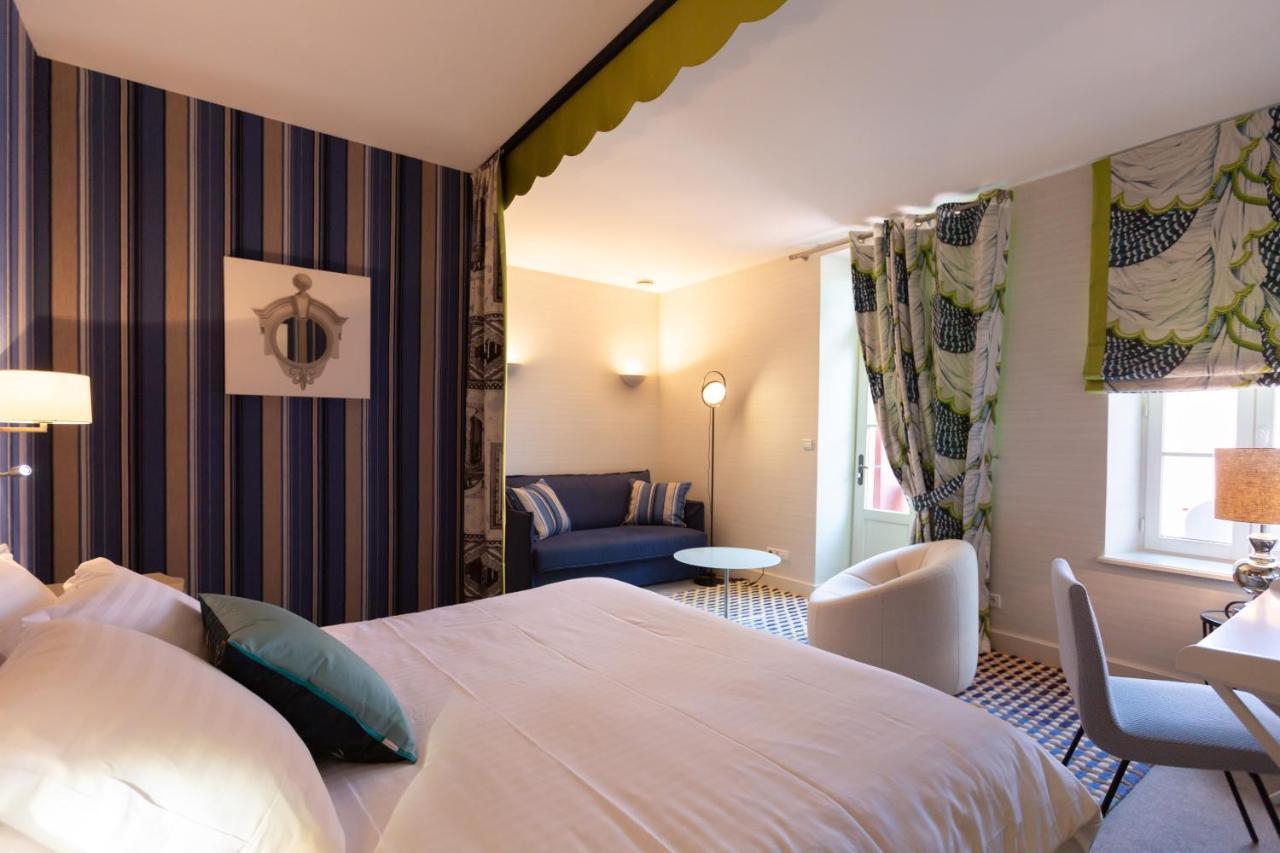 Le Square Hotel Astaffort Bagian luar foto